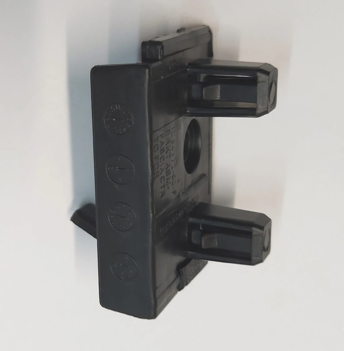 9 BRACKET - FASCIA FRT CTR TO FDR RH, Tesla model 3 1084172-00-F