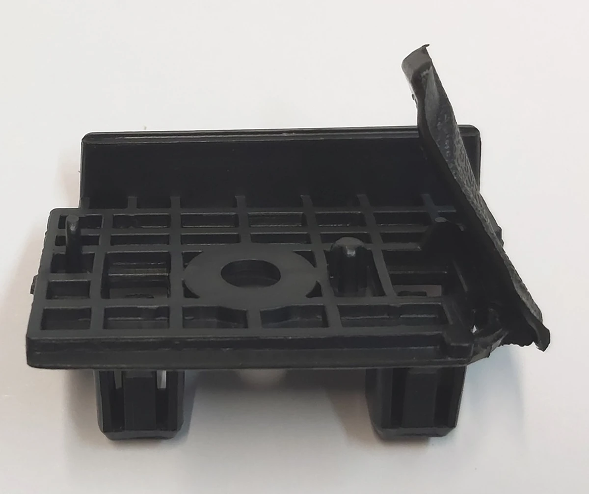 9 Кронштейн крила переднього правого Tesla model 3 1084172-00-F