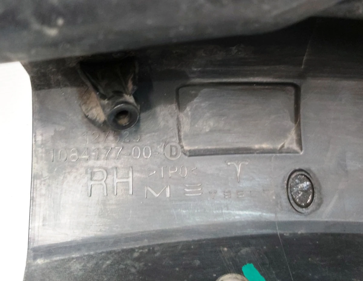 1 Підсилювач бампера переднього правий нижній Tesla Model 3 1084177-00-D