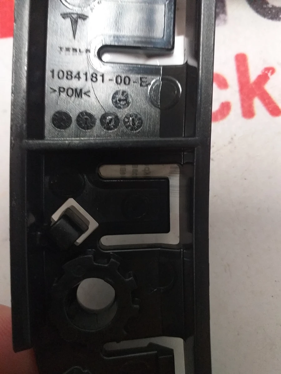 3 Кронштейн крепления направляющая бампер крыло левый NEW Tesla model 3 1084181-00-E