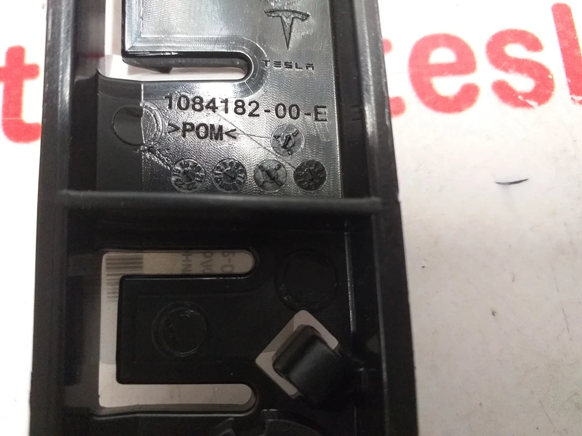 2 Кронштейн крепления направляющая бампер крыло правый NEW Tesla model 3 1084182-00-E