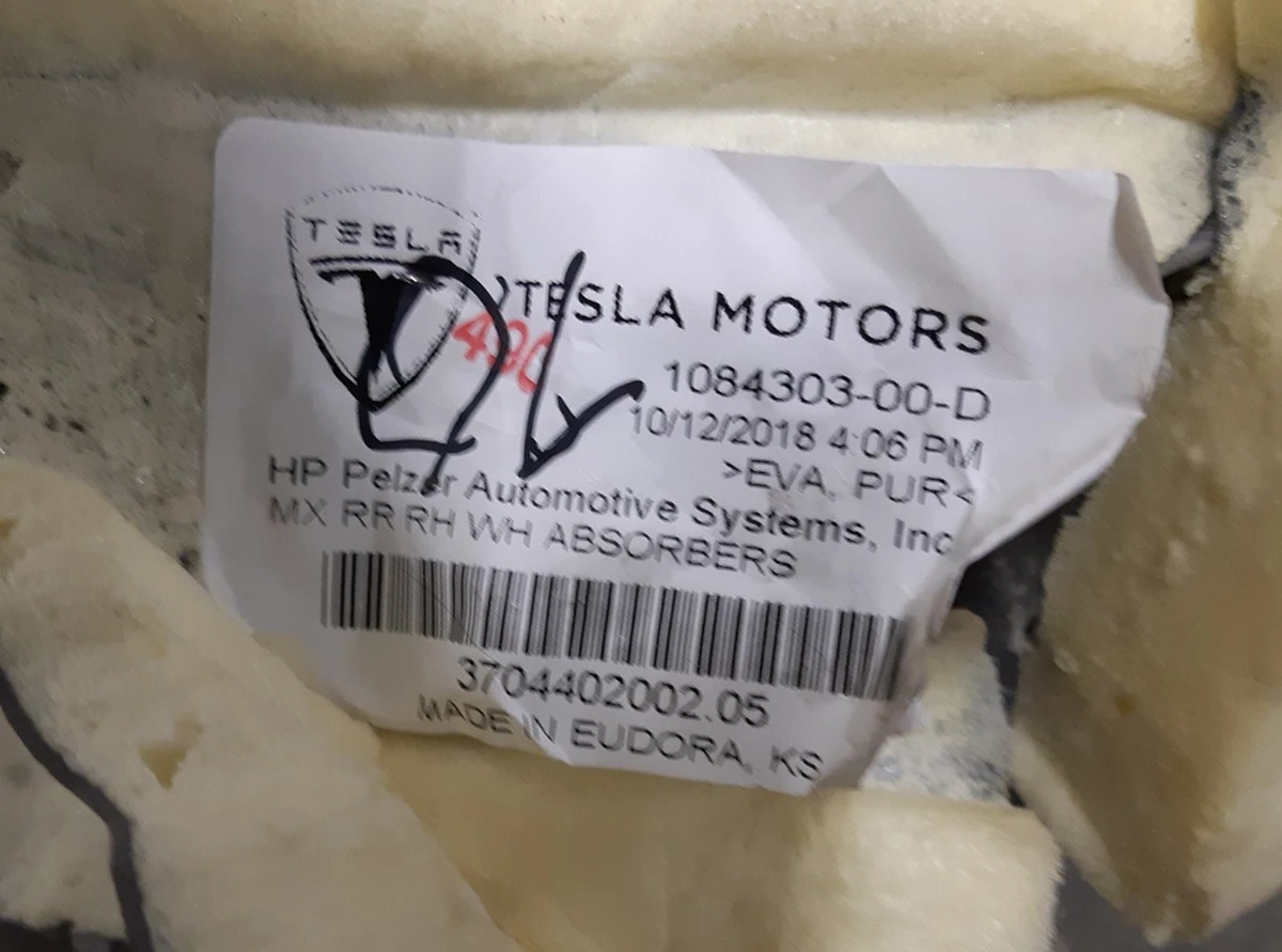 Теплошумоізолятор салону стійки C правий Tesla model X 1084303-00-E