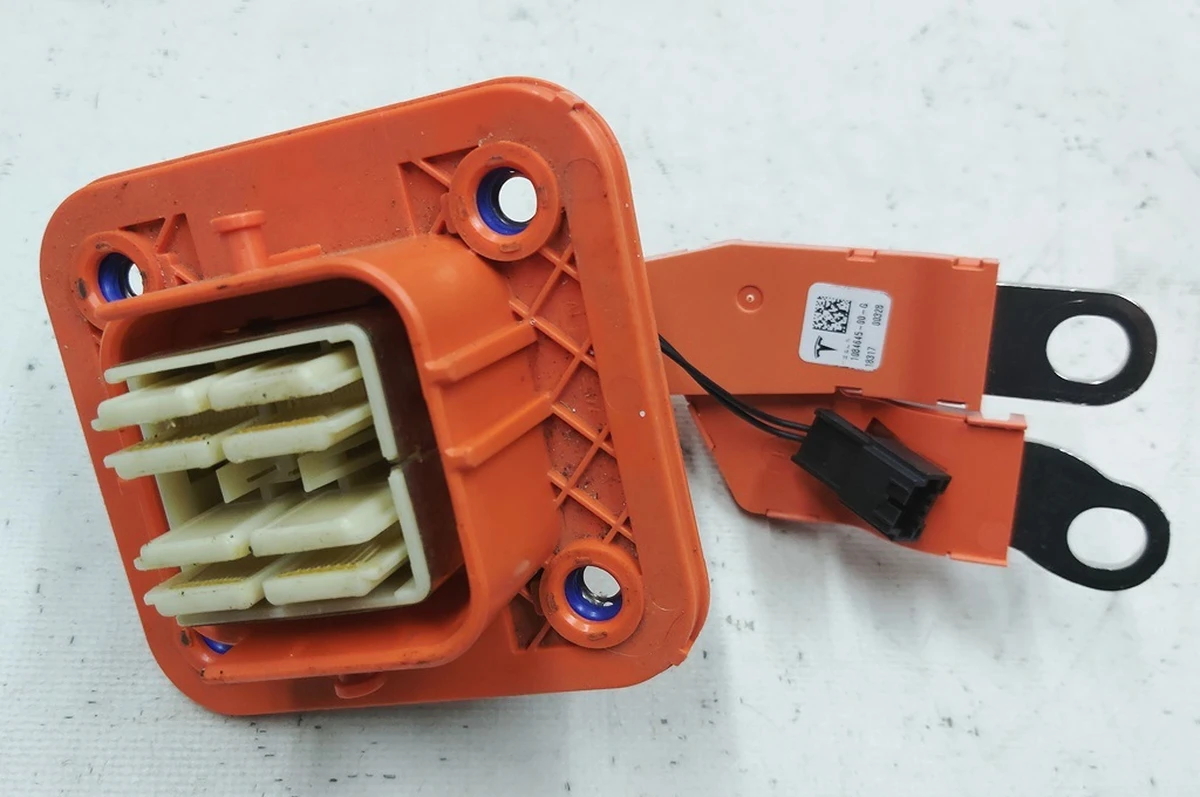 Connector high-voltage one phase of the charging port and the main battery Tesla model 3 1084645-00-I