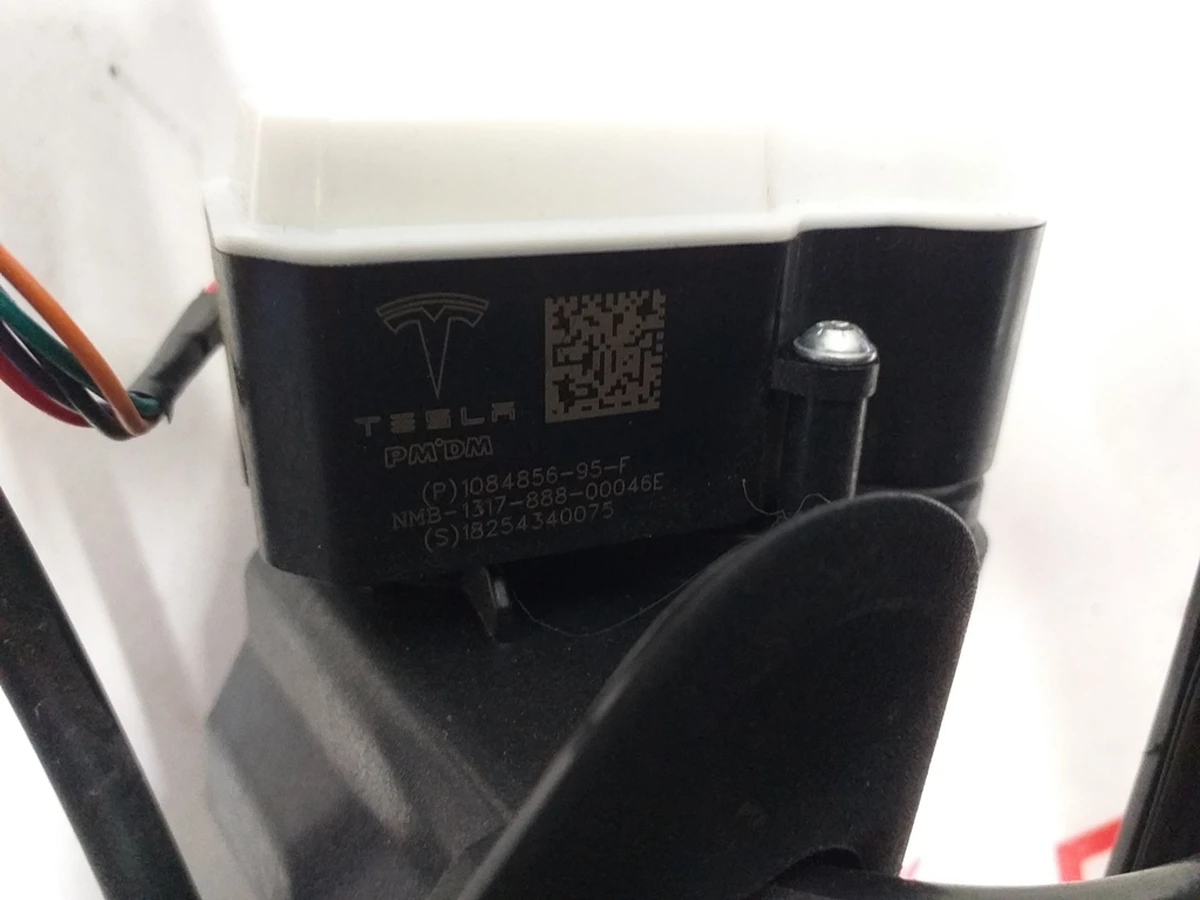 3 Tesla model 3 electric charging port hatch 1084854-00-J