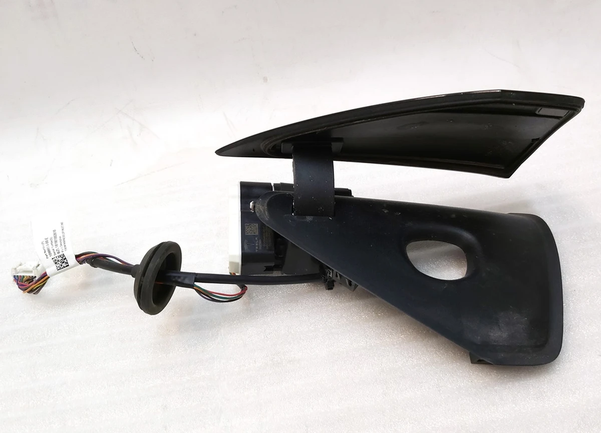 3 CHARGE PORT ACTUATOR  with damage Tesla model 3 1084854-00-J