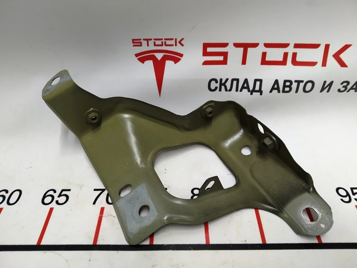 19 Кронштейн лонжерона правого крила Tesla model 3 1086016-S0-A