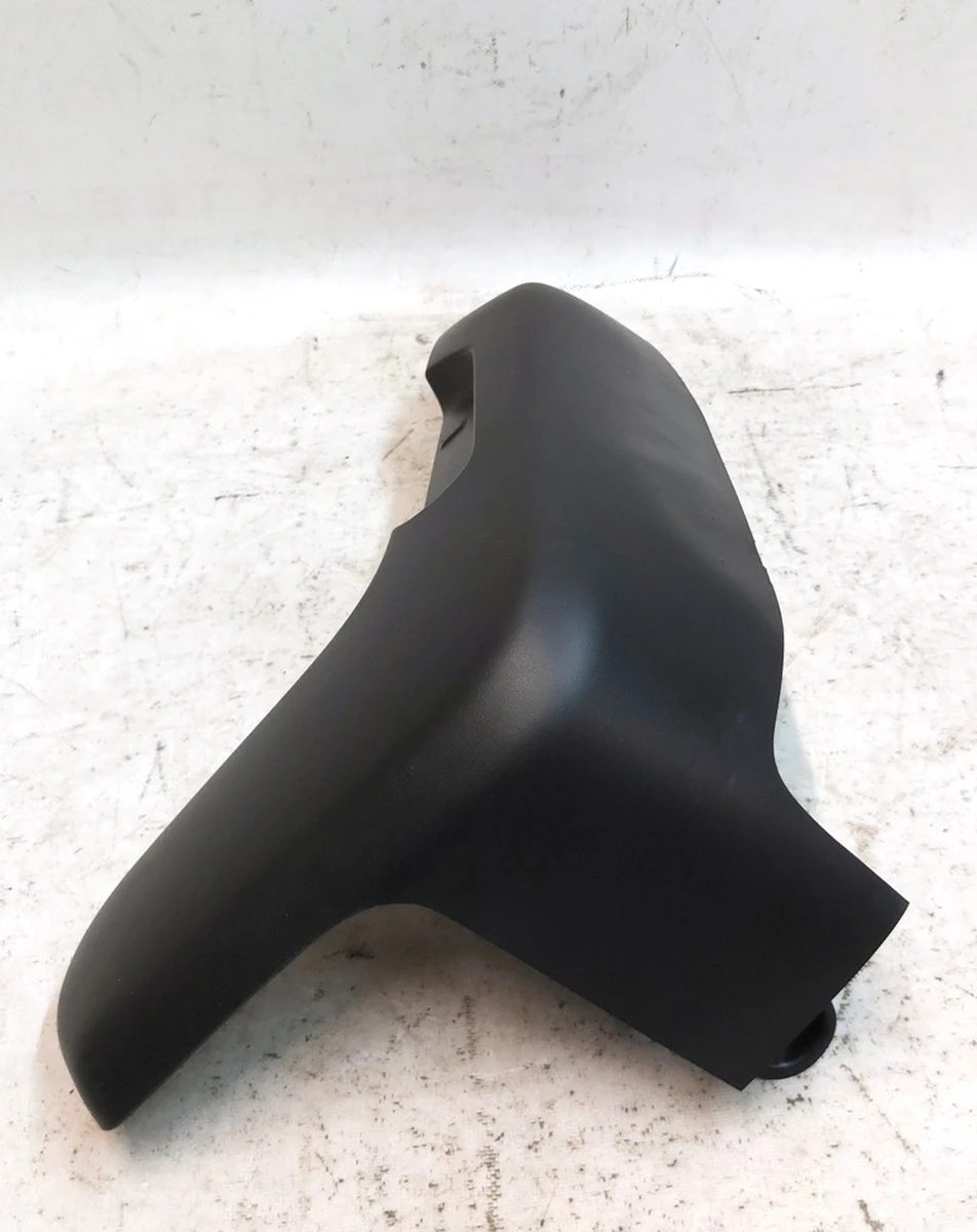 3 Накладка декоративная одинарного правого сиденья 2-го ряда нижняя правая с повреждением Tesla model X 1086061-00-D