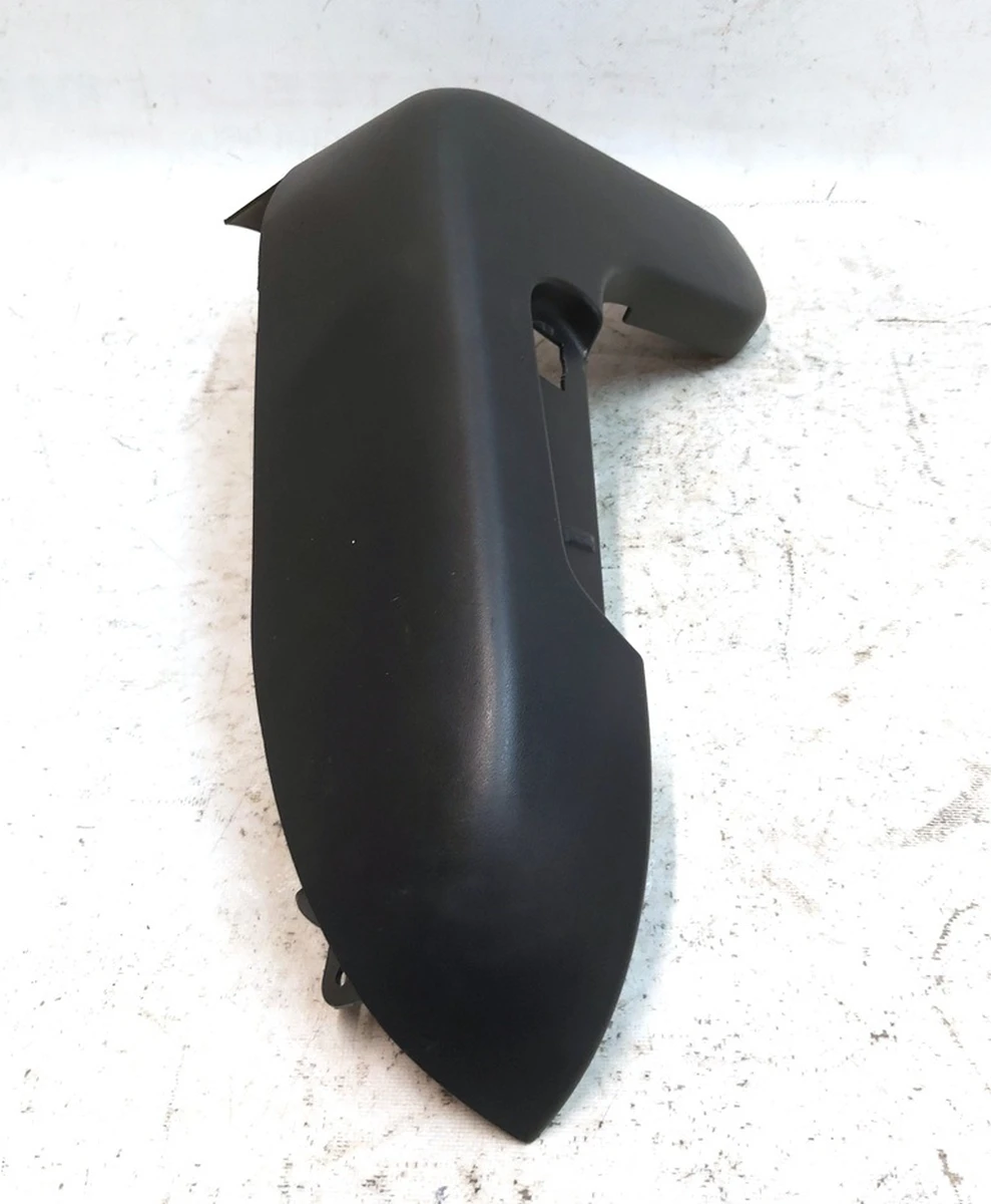 3 Накладка декоративная одинарного правого сиденья 2-го ряда нижняя правая с повреждением Tesla model X 1086061-00-D