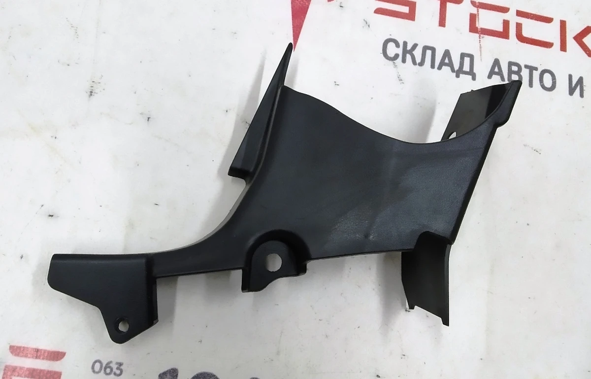 Кронштейн кріплення накладки декоративної нижньої правої одинарного правого сидіння 2-го ряду Tesla model X 3123720-03-A