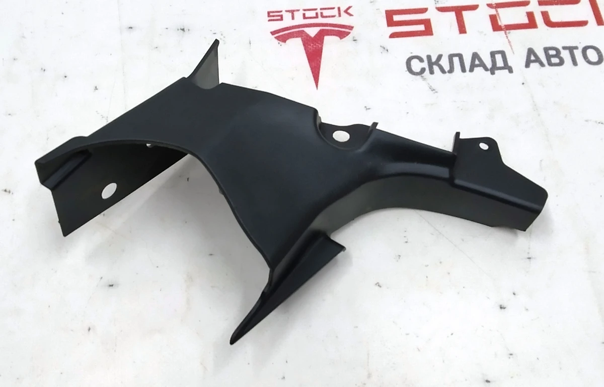 Кронштейн кріплення накладки декоративної нижньої правої одинарного правого сидіння 2-го ряду Tesla model X 3123720-03-A