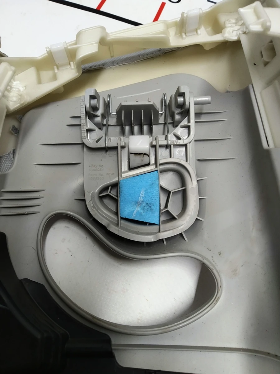 3 Накладка стойки B верхняя левая PREMIUM Tesla model 3 1086245-01-J