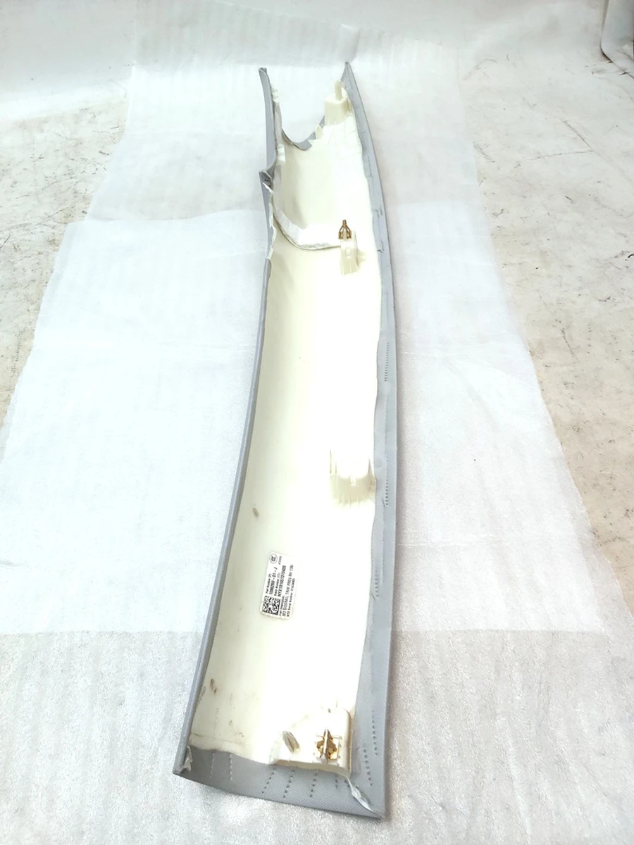 5 Накладка стойки задняя правая BASE PROVIDENCE с повреждением Tesla model 3 1086269-01-N