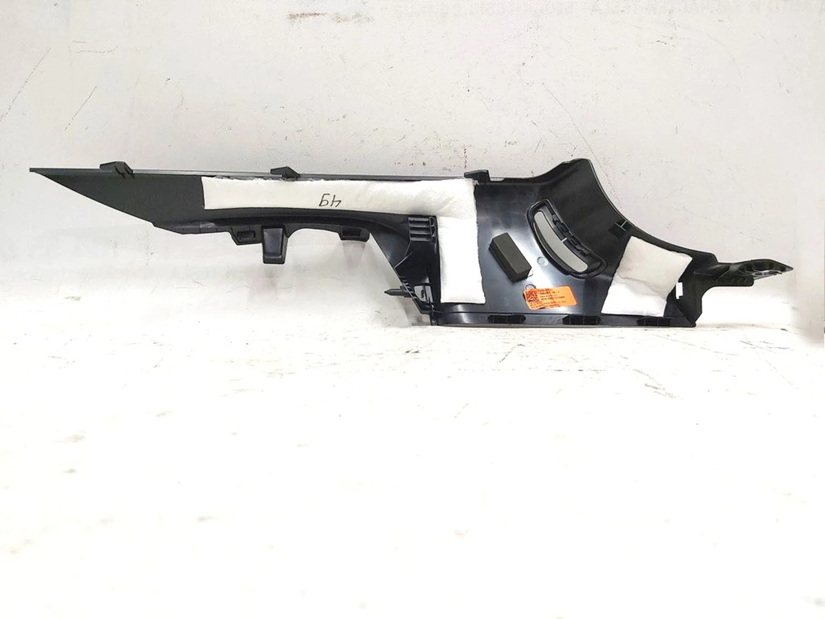 6 Накладка ремня безопасности стойки-С левой с повреждением Tesla model 3 1086281-00-G