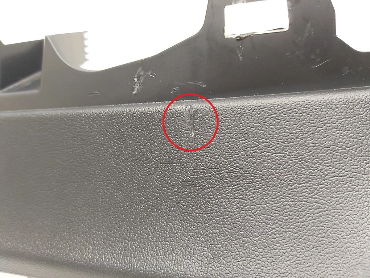 6 Накладка ремня безопасности стойки-С левой с повреждением Tesla model 3 1086281-00-G