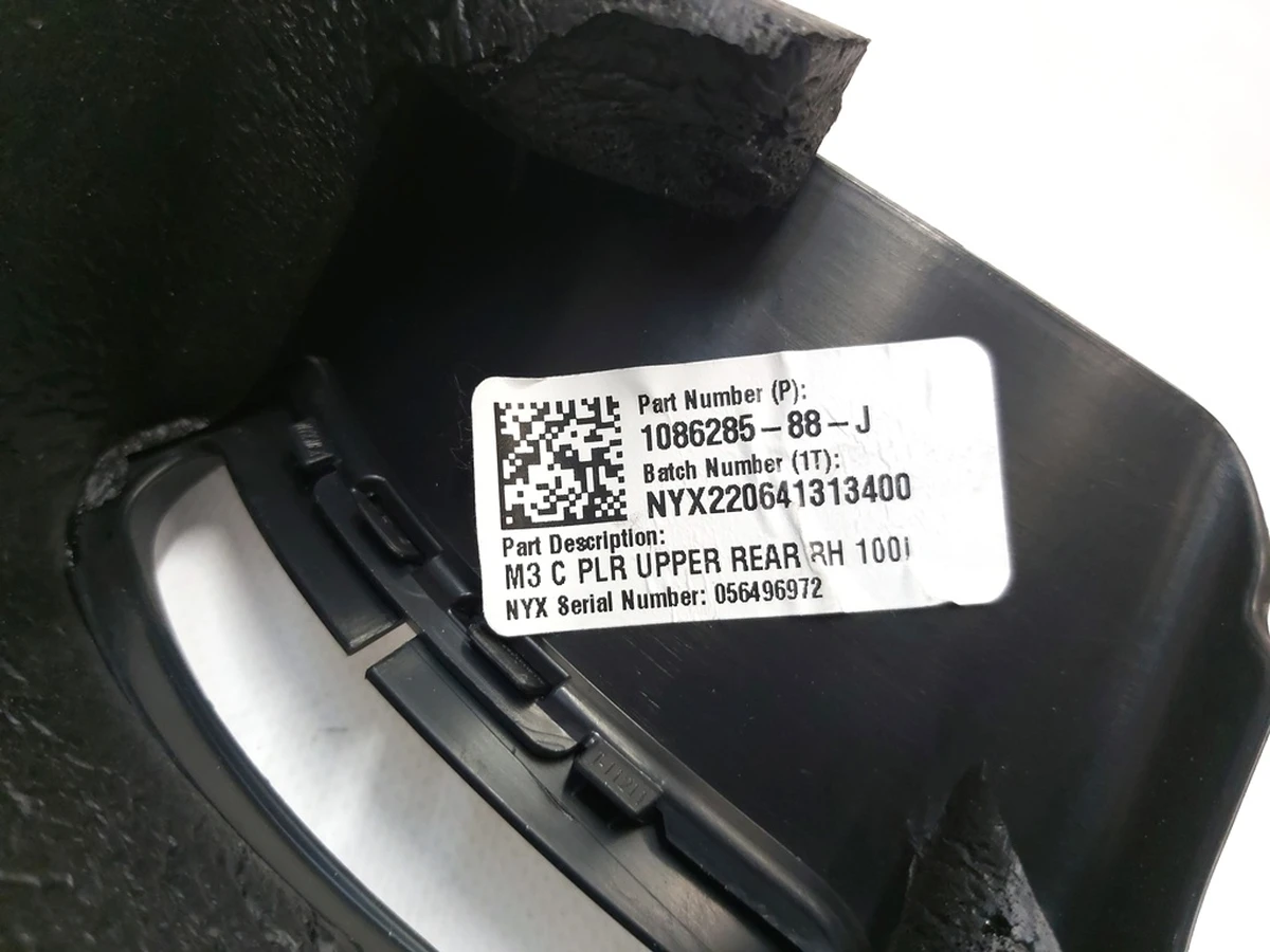 6 Накладка ремня безопасности стойки С правой с повреждением Tesla model 3 1086285-00-L