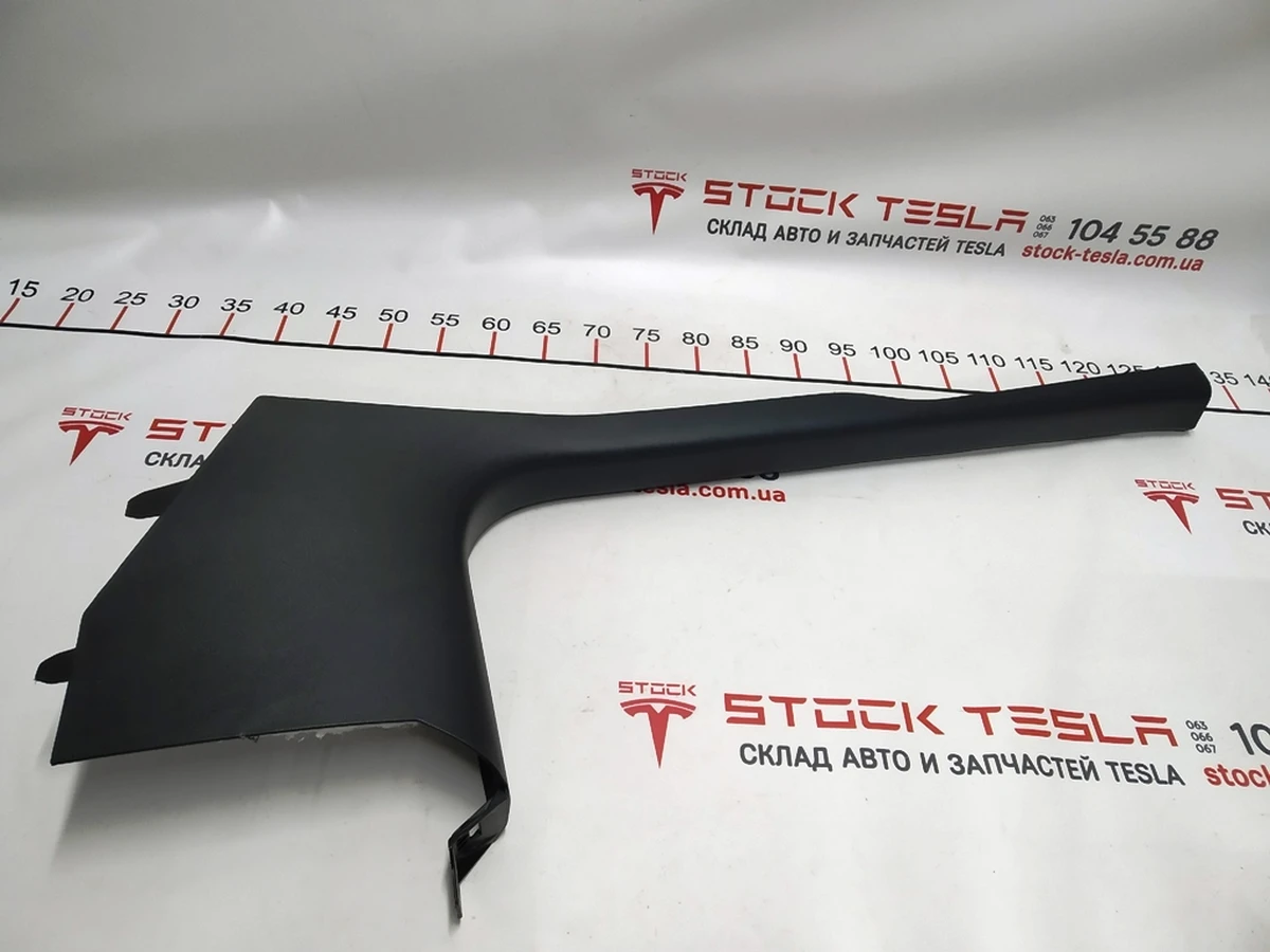 9 Облицювання порогу переднього лівого Tesla model 3 1086290-00-H
