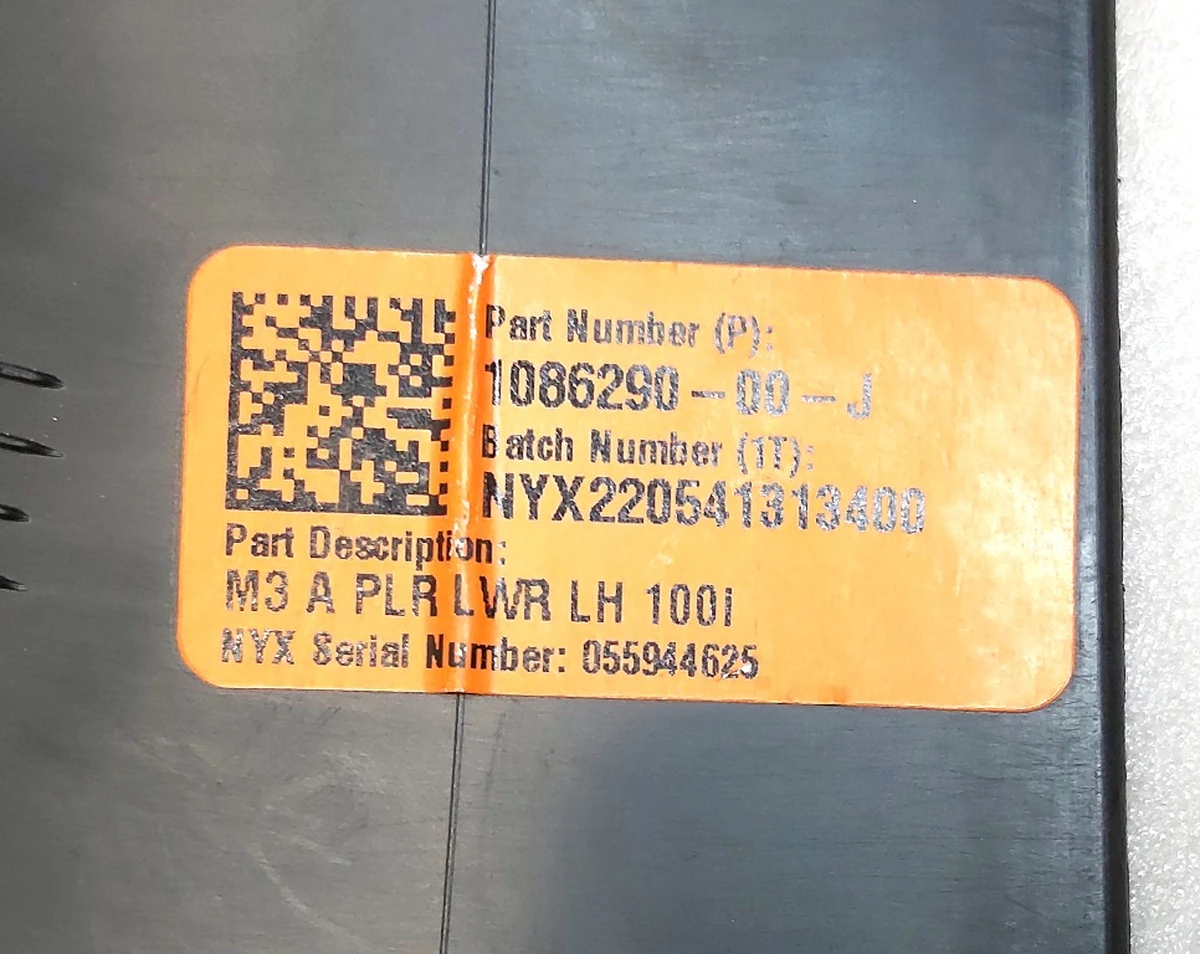 Облицовка порога переднего левого Tesla model 3 1086290-00-H