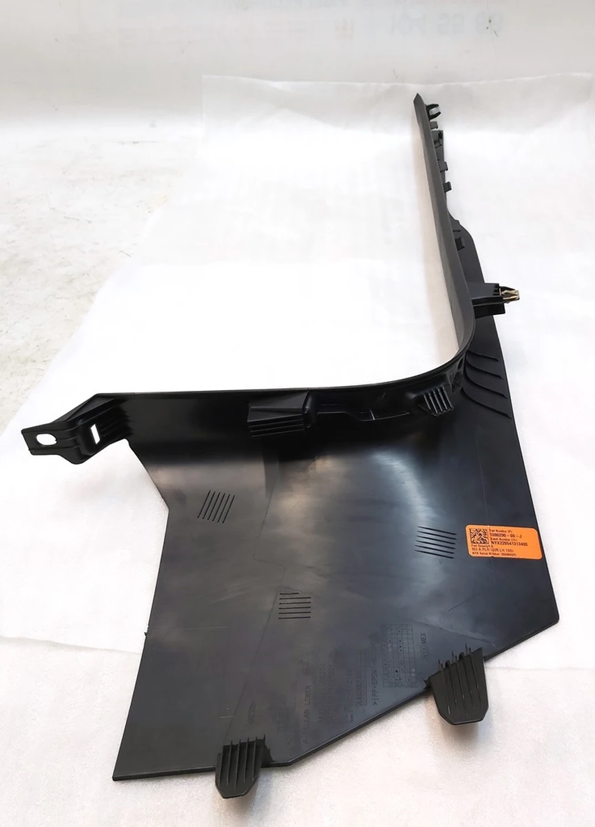 Облицовка порога переднего левого Tesla model 3 1086290-00-H