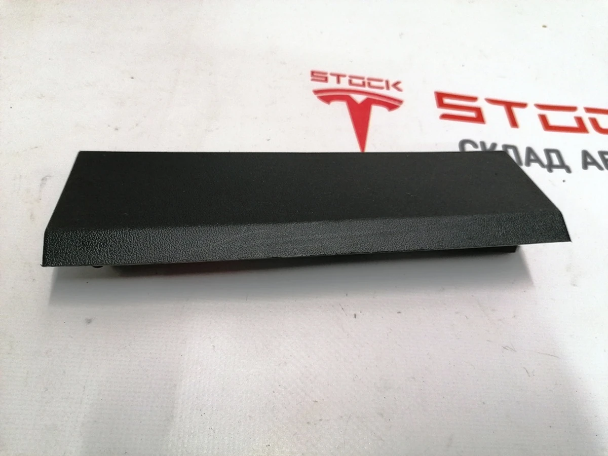 Накладка стійки А середня ліва Tesla model 3 1086303-00-F