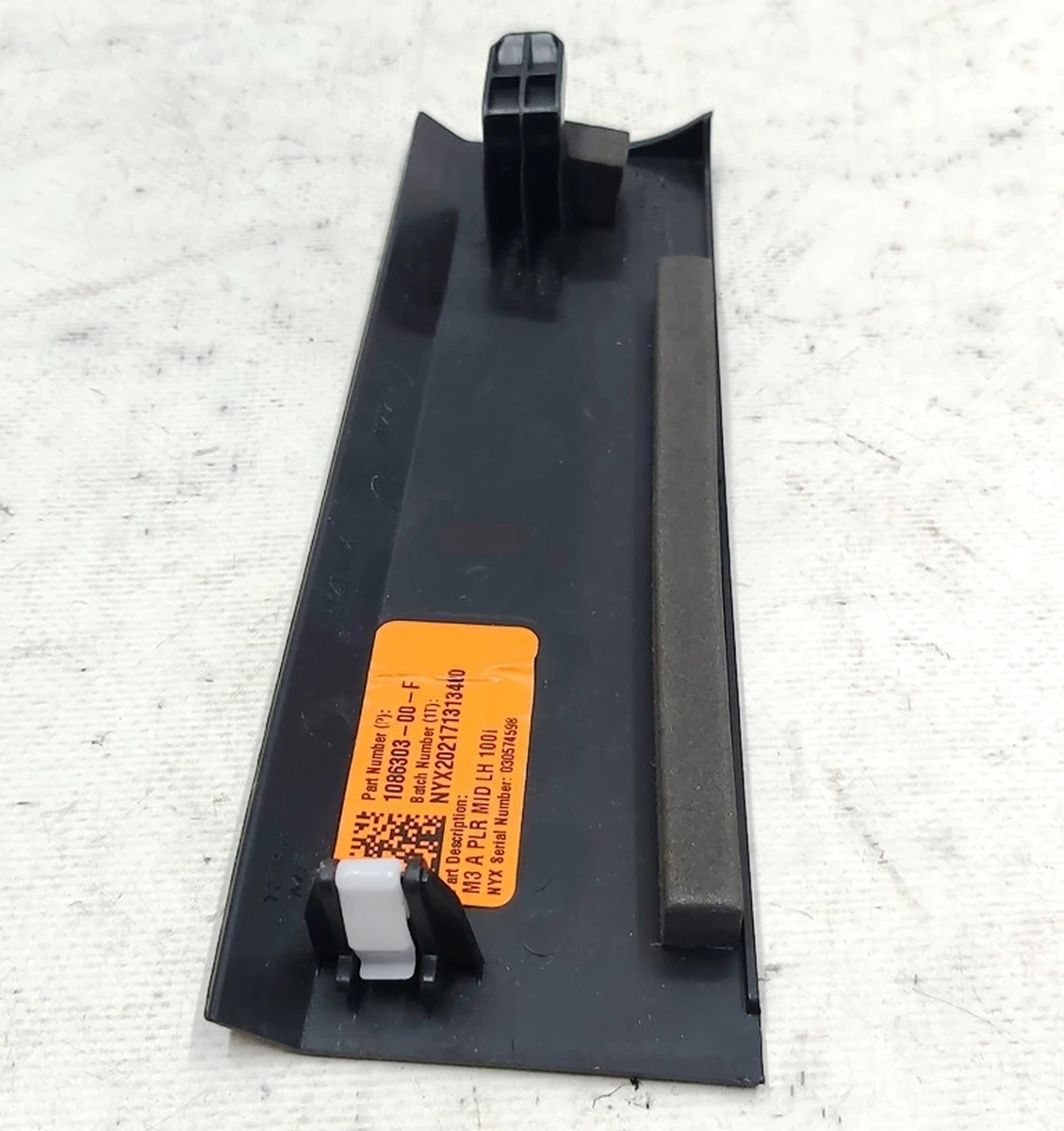 10 Накладка стойки А средняя левая Tesla model 3 1086303-00-F