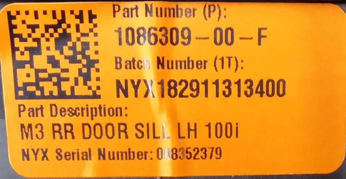 8 Накладка порога двері задніх лівих з ушкодженнями Tesla model 3 1086309-00-F