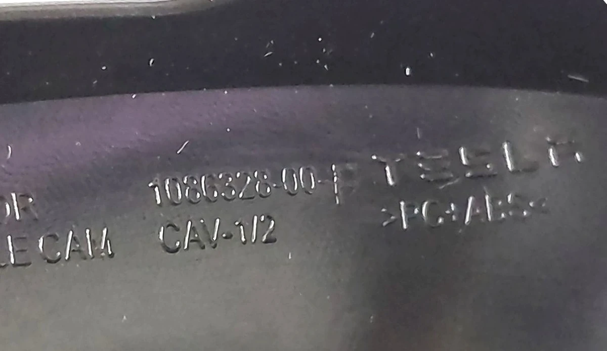 4 REAR VIEW MIRROR - CAMERA LOWER COVER Tesla model 3 1086328-00-F