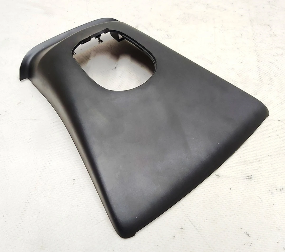 3 Облицювання кронштейна дзеркала заднього виду і камери салона верхня Tesla model 3 1086332-00-F