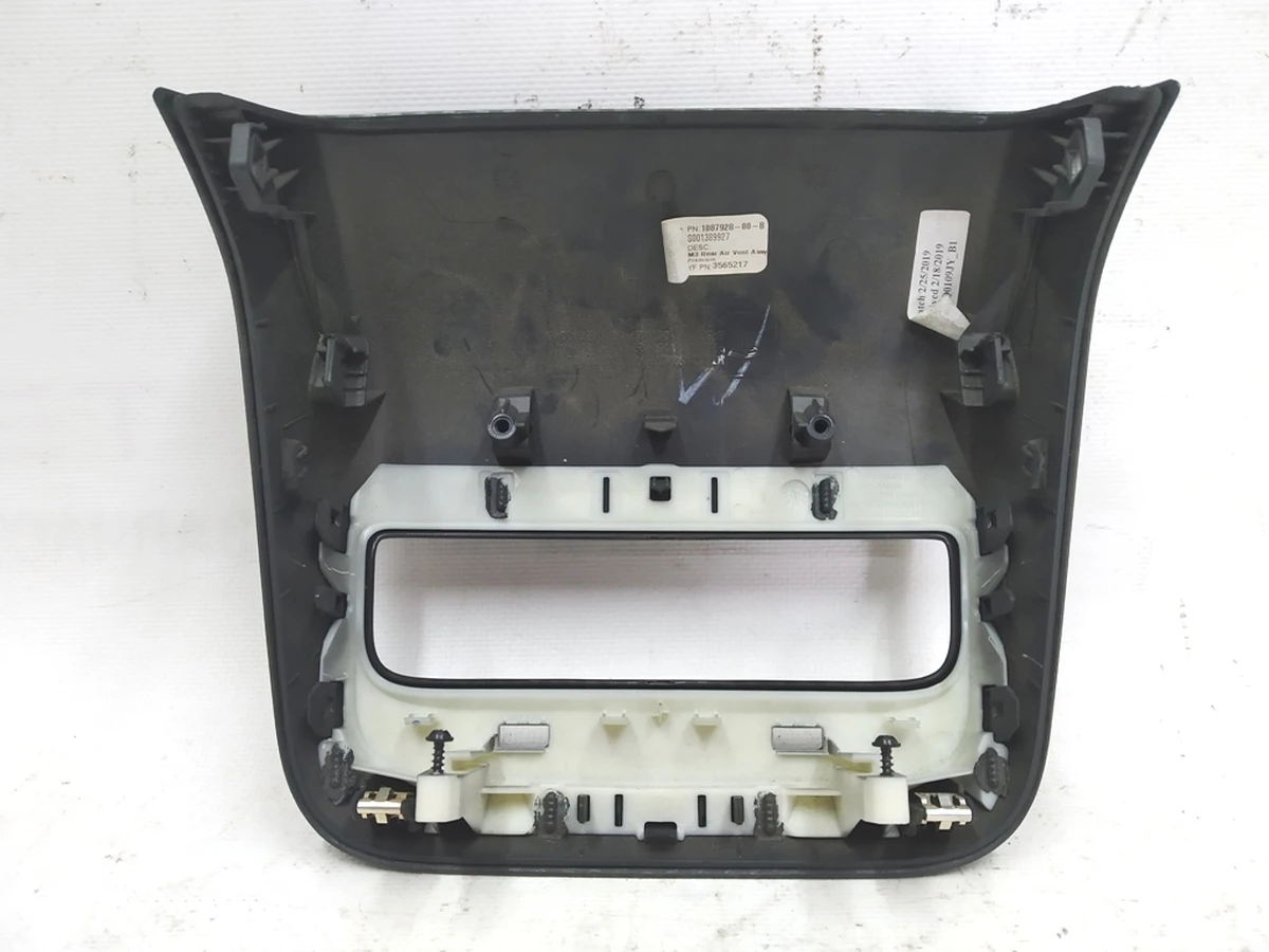 9 Панель декоративна повітровода центральної консолі (накладка Carbon) Tesla model 3 1111072-00-E