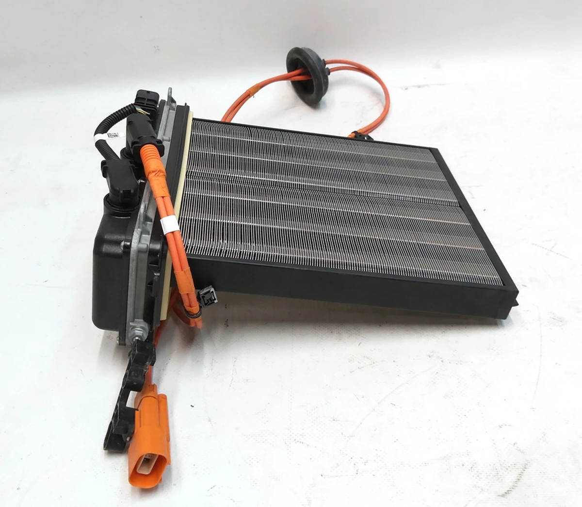 1 Элемент нагревательный климатической уставновки (печки) салона в сборе с электропроводкой Tesla model 3 1088218-00-I