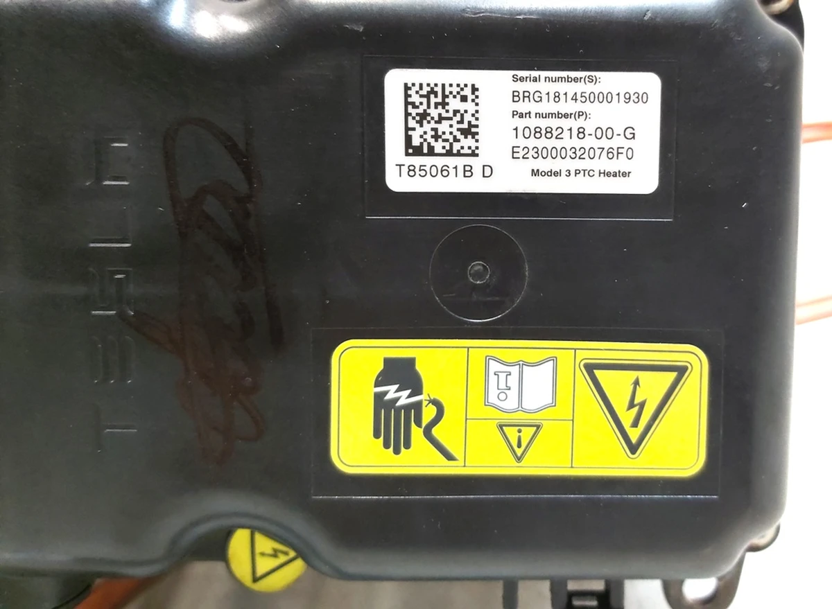 1 Элемент нагревательный климатической уставновки (печки) салона в сборе с электропроводкой Tesla model 3 1088218-00-I