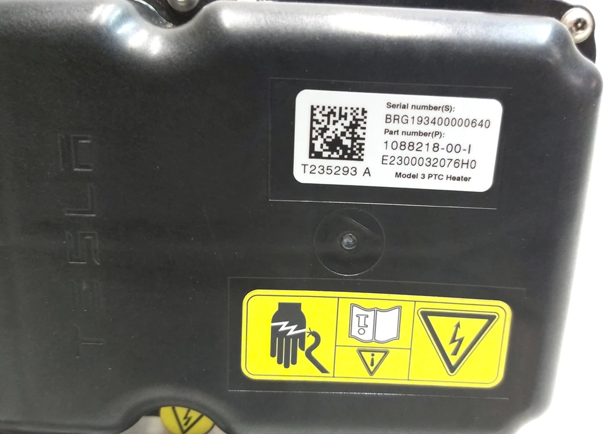 1 Елемент нагрівальний грубки салону в зборі з електропроводкою Tesla model 3 1088218-00-I