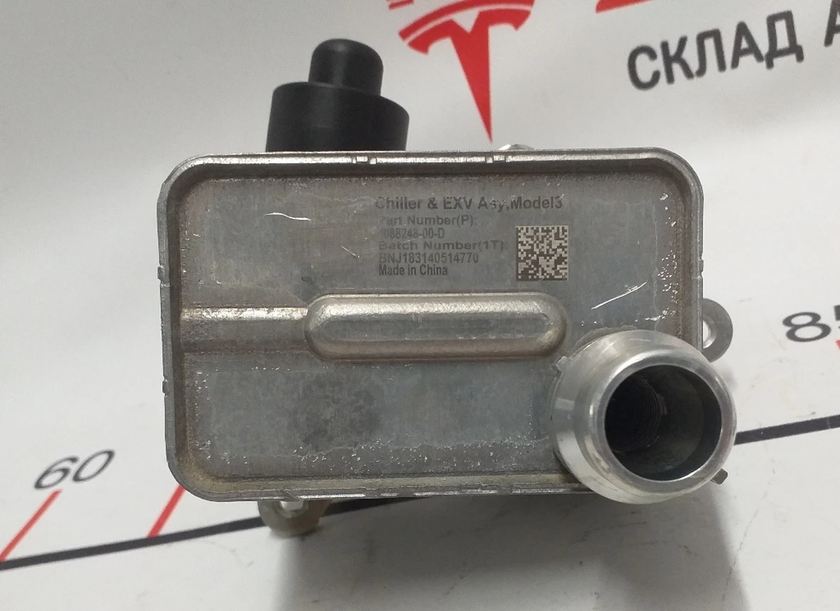 2 Теплообмінник/чиллер (CHILLER) у зборі з регулятором положення (магнітного типу) голки клапана Tesla model 3 1133855-00-B