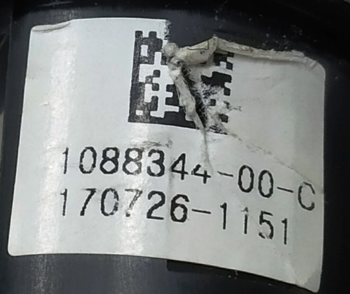 Кнопка розблокування 2-го ряду сидінь (7 місць) (не комплектна) Tesla model X 1088344-00-E