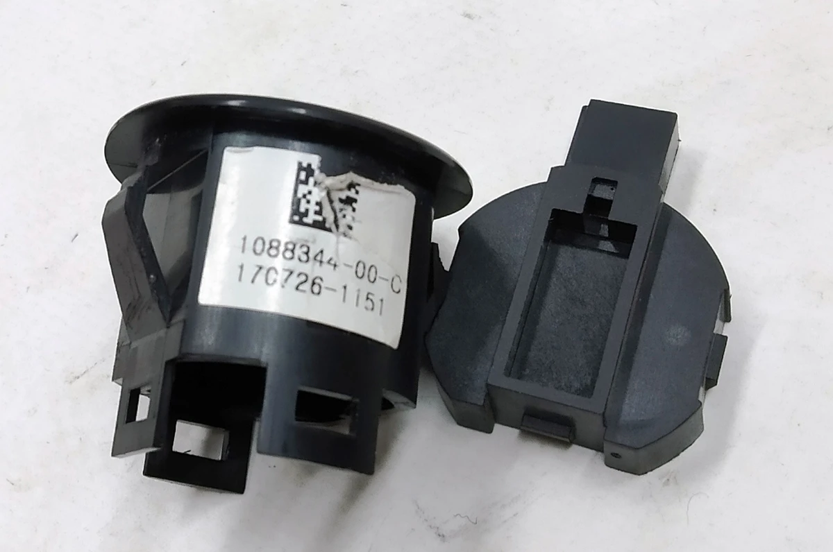 Кнопка розблокування 2-го ряду сидінь (7 місць) (не комплектна) Tesla model X 1088344-00-E