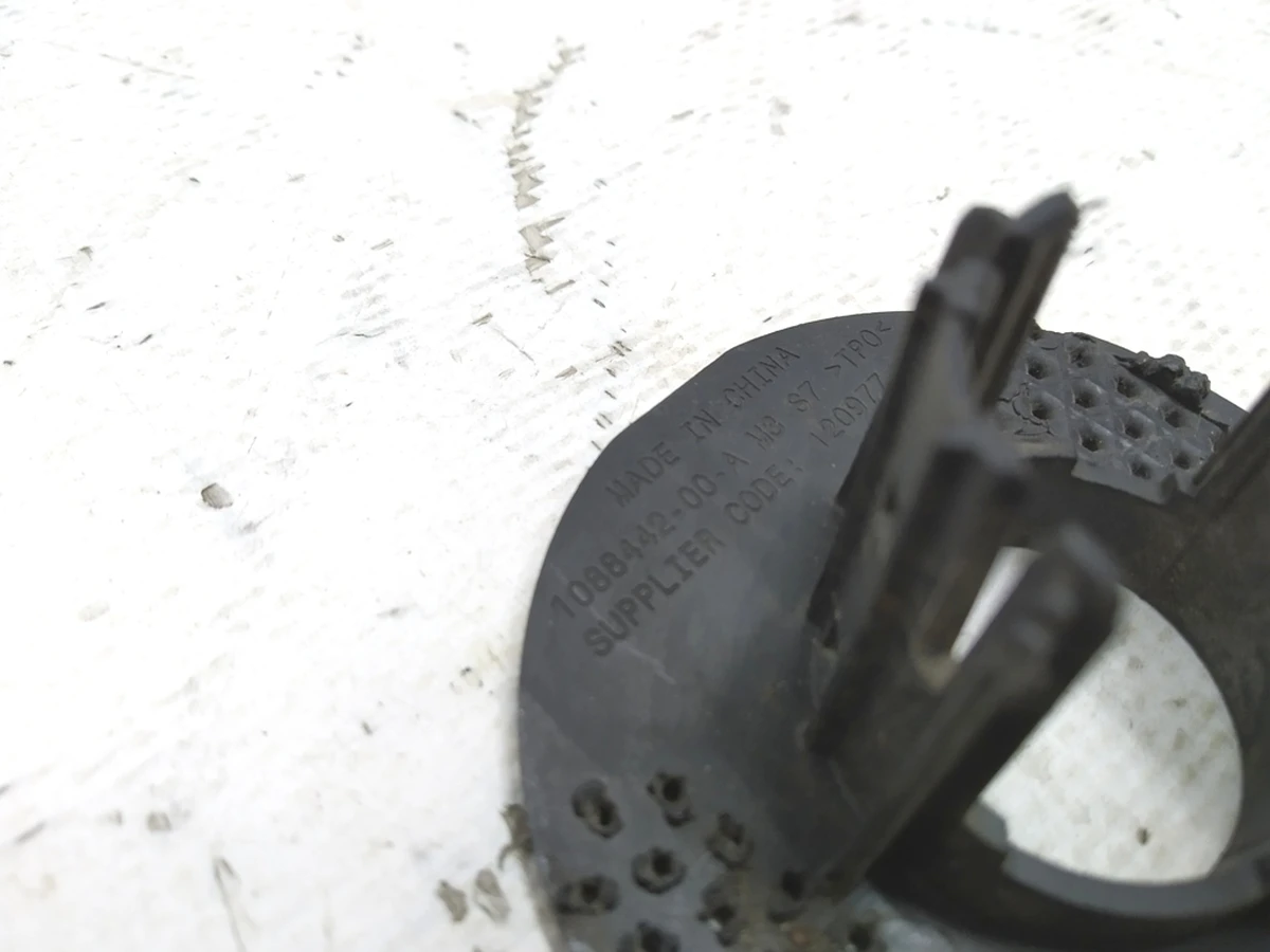 Кронштейн парктроника S7 Tesla model 3 1088442-00-A