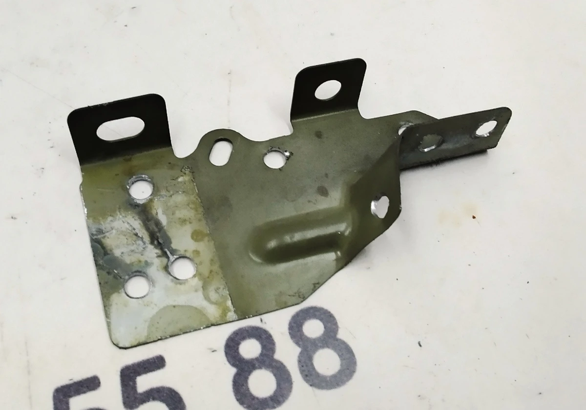 Чверть передня ліва кронштейн кріплення крила задній Tesla model 3 1088573-S0-A