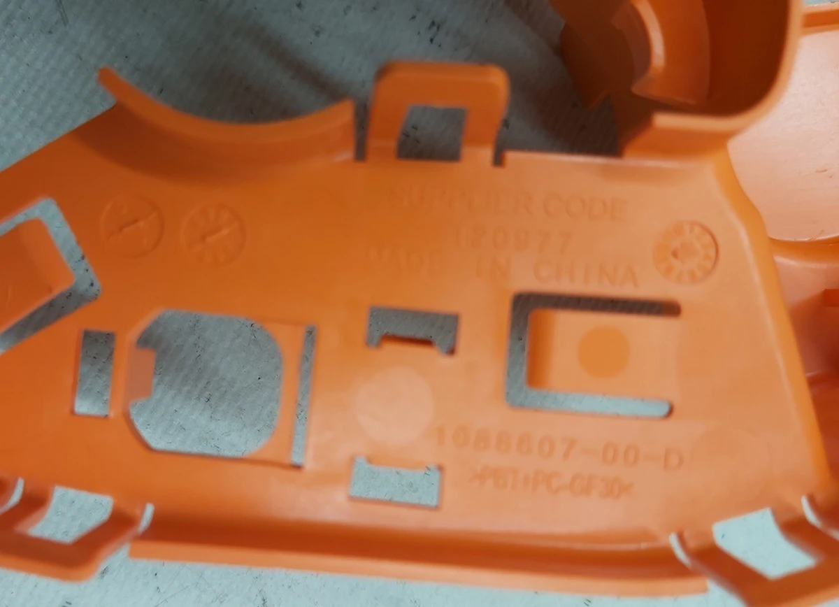 34 Крышка верхняя контактора зарядки основной батареи Tesla model 3 1088607-00-G