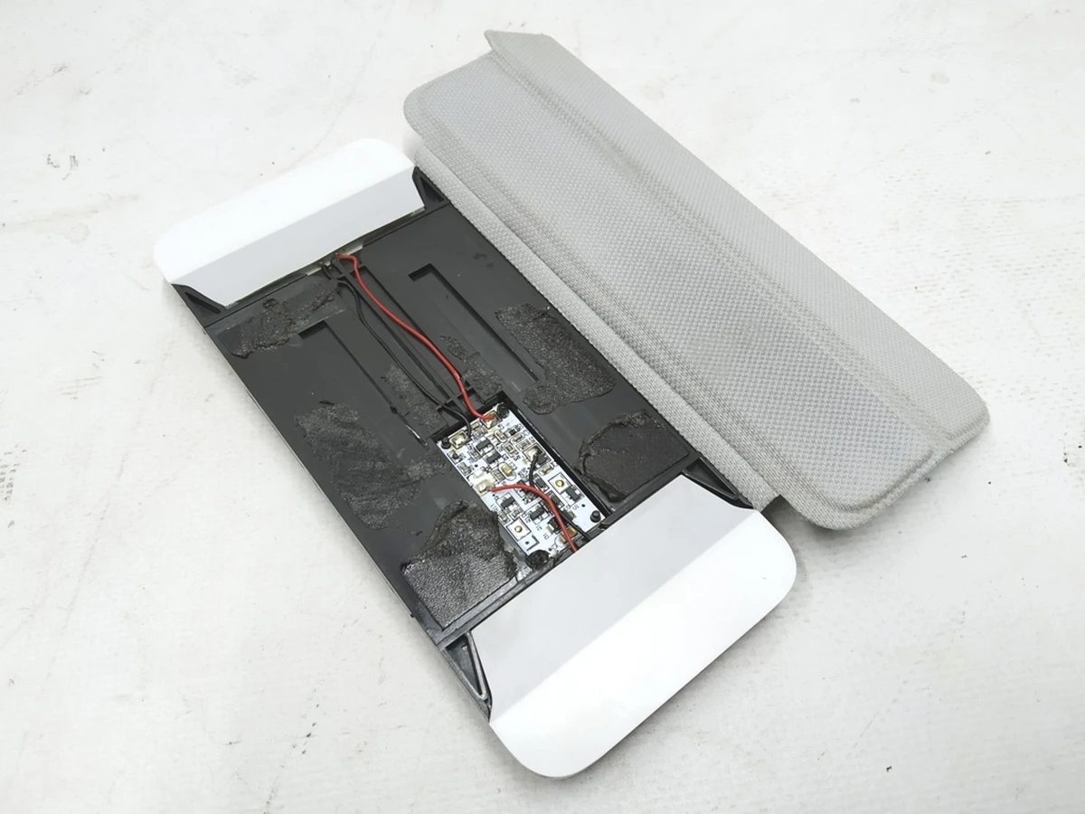 1 Подсветка козырька солнцезащитного левого с кронштейном и магнитом в сборе Tesla model 3 1088738-01-I