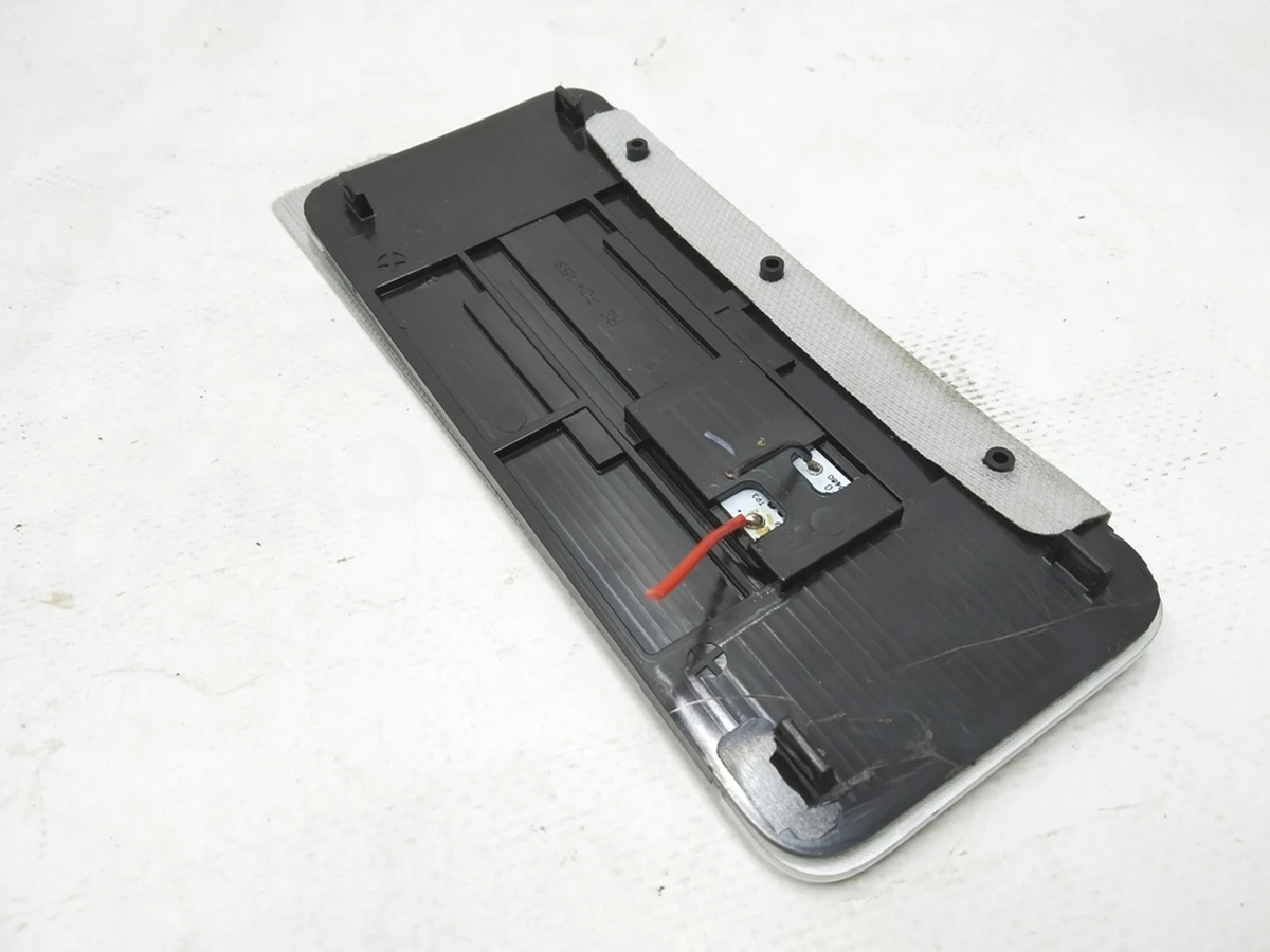 2 Подсветка козырька солнцезащитного правого с кронштейном и магнитом в сборе Tesla model 3 1088740-01-I