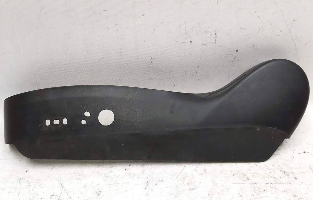 Накладка декоративная сиденья водителя нижняя левая с повреждением Tesla Model 3, Model Y 1088964-00-F