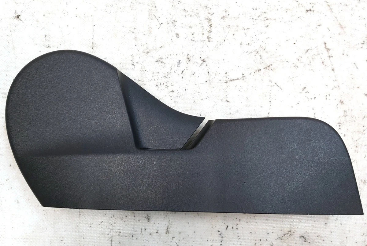 6 Накладка декоративна сидіння водія нижня права Tesla model 3, model Y 1088965-00-C