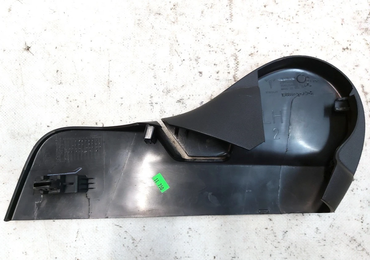 6 Накладка декоративна сидіння водія нижня права Tesla model 3, model Y 1088965-00-C