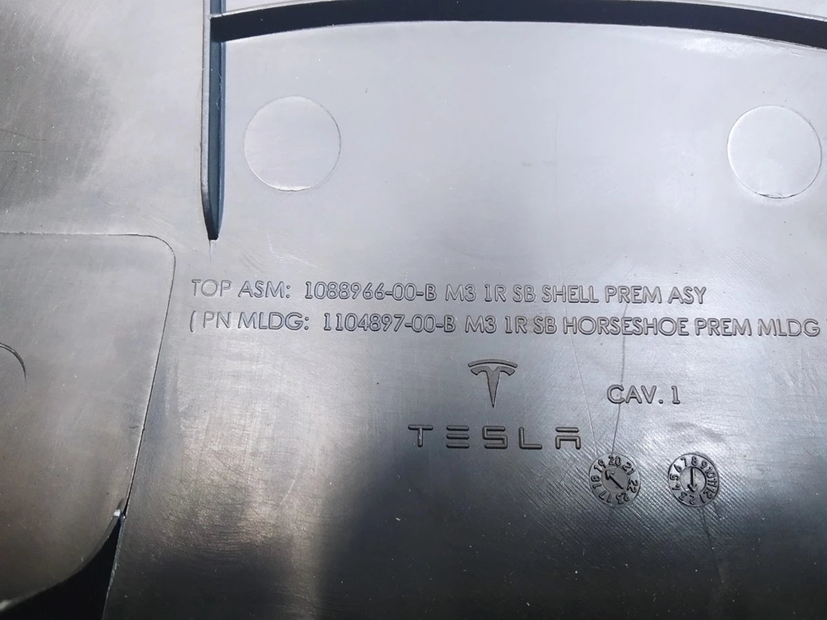 1 Чохол-накладка задня спинки сидіння 1-го ряду з пошкодженням Tesla model 3, model Y 1088966-00-B