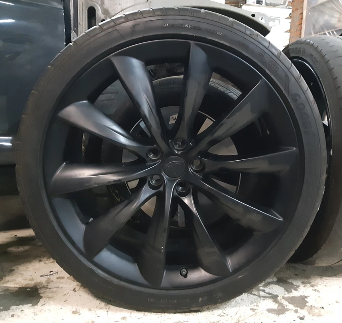 3 Колесо заднее в сборе 22x10 TURBINE BLACK Tesla model X 1089366-00-C
