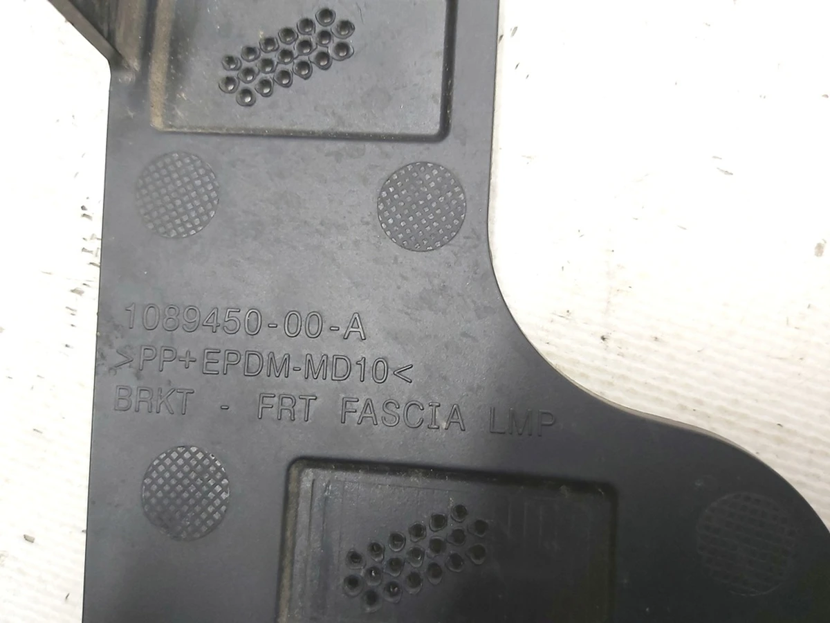 Кронштейн фары противотуманной правой (полной) UP-LEVEL Tesla Model 3 1089450-00-A