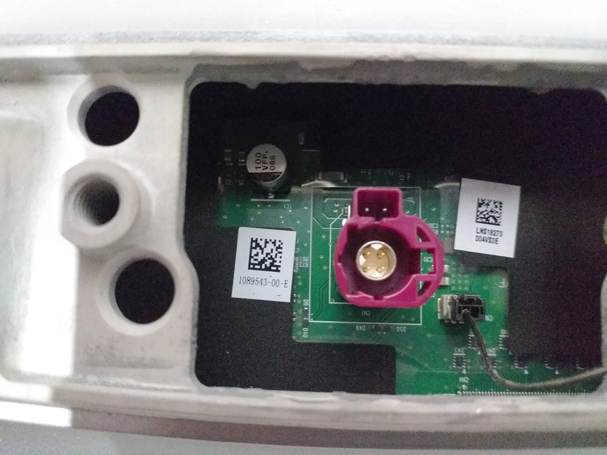 1 Дисплей с тачскрином Tesla model 3 1089543-00-H