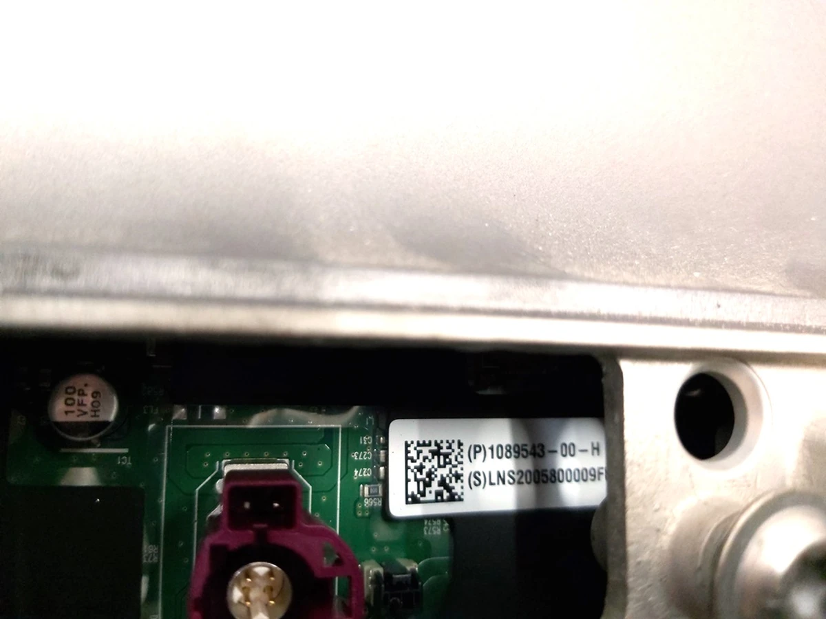 1 Дисплей з тачскріном Tesla model 3, model Y 1089543-00-H