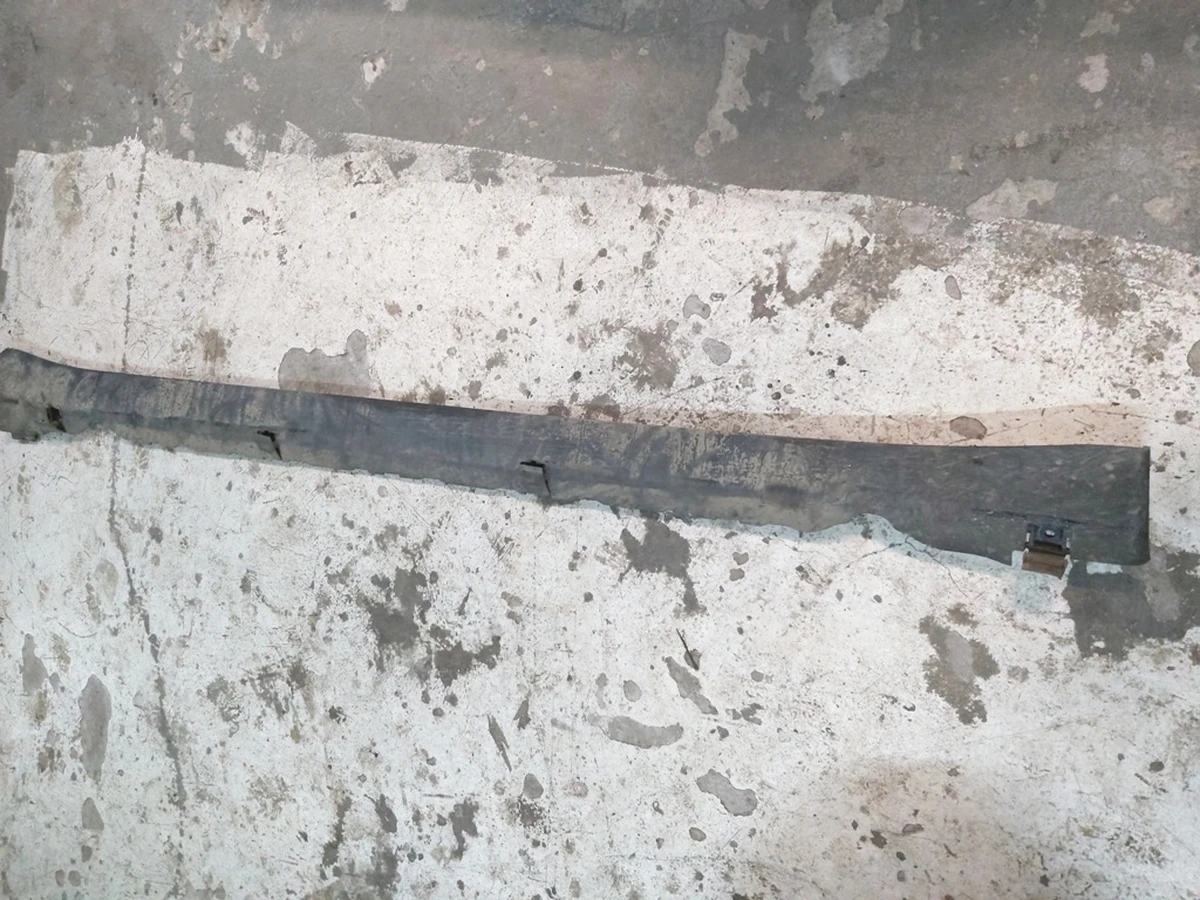 2 M3 BASE ROCKER LOWER COVER ASSY RH damaged Tesla model 3 1089829-00-D