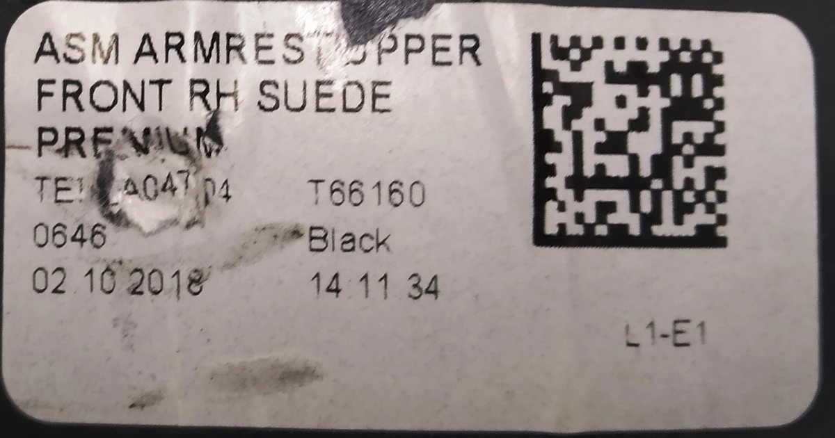 14 Front right door card pocket PREM BLACK (alcantara, damaged) Tesla model 3 1090411-01-H