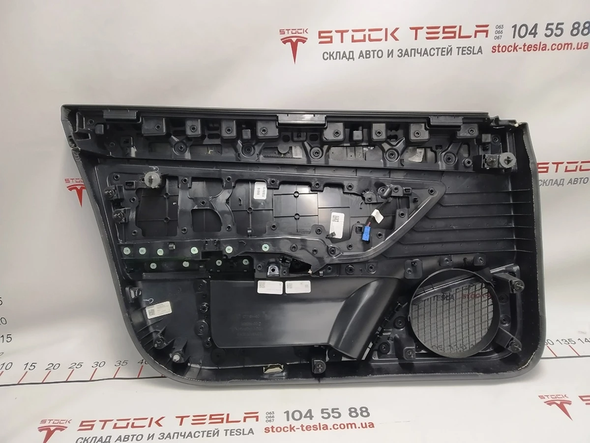 14 Карта двери передней правой PREM BLACK (отделка мягкая) c блоком стеклопод.(глянец) Tesla model 3 1090411-91-L
